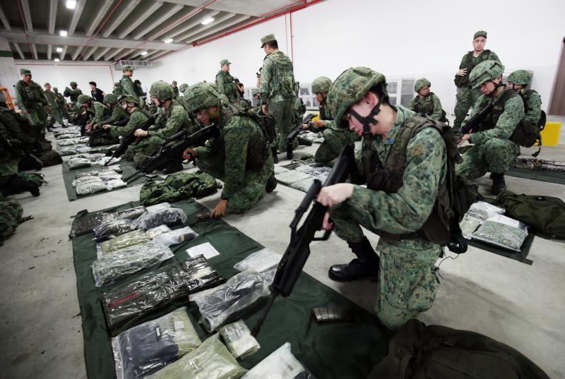 新加坡展开十年来最大规模军事动员演习-热点新加坡