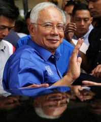 马来西亚前首相纳吉被控贪污巨款 引发全民骚动-热点新加坡