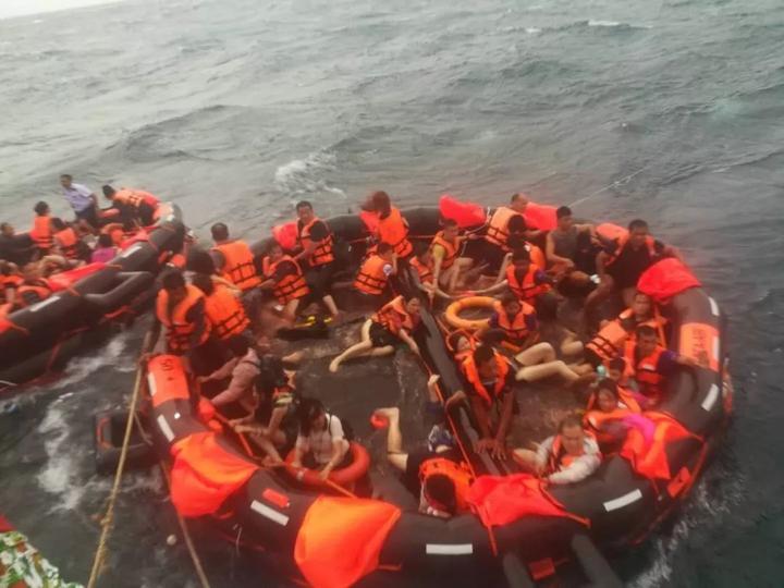 普吉岛载中国游客船只倾覆 数人失踪 1人不幸去世-热点新加坡