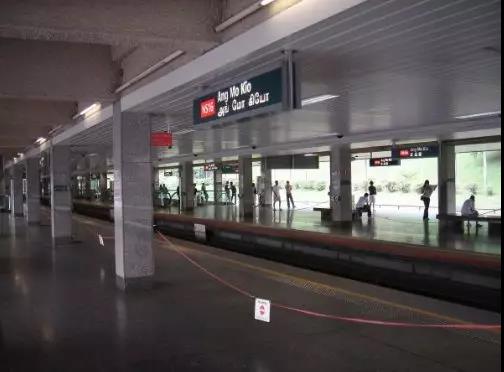 圣诞上海地铁惊现地铁”吃人“事件 新加坡也有此隐患！-热点新加坡