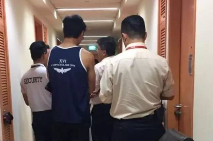 NUS学生因偷拍裙底 被判坐牢12周 为何校园内偷拍案件频发生？-热点新加坡