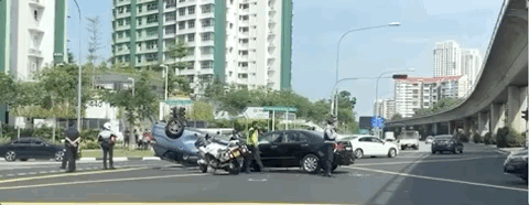 惨烈！金文泰发生一起车祸 连车身都变形了……-热点新加坡