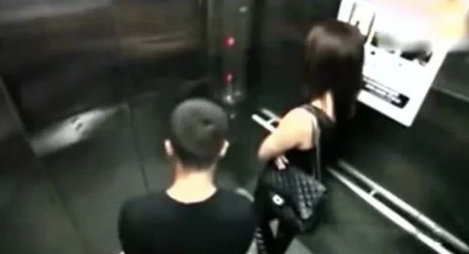 可怕！新加坡一男子多次持刀电梯劫色劫财 获刑后仍不悔改-热点新加坡