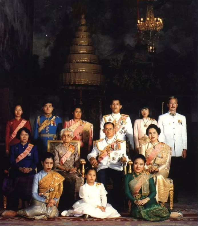 泰国王室上演现实版宫斗 美女公主的未来将何去何从？-热点新加坡