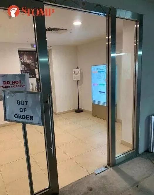 女子被玻璃门砸倒入院、冰箱玻璃门突然碎裂…… 盘点新加坡那些“要人命”的意外！-热点新加坡